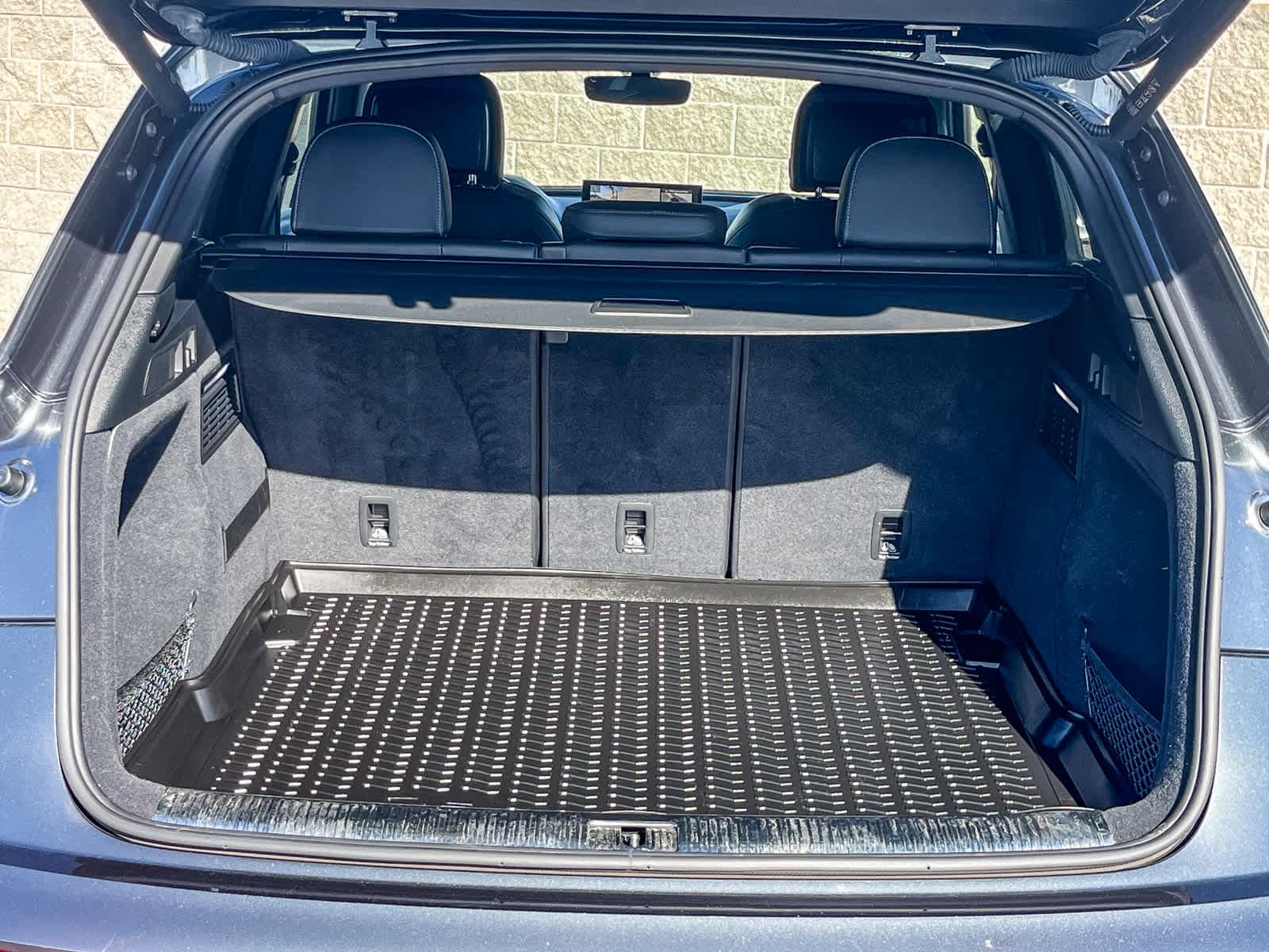 Thumbnail: 2022 Audi SQ5 - 25