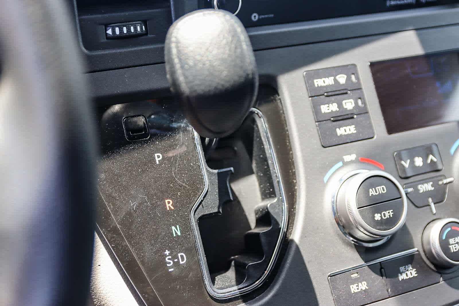 Thumbnail: 2020 Toyota Sienna - 30