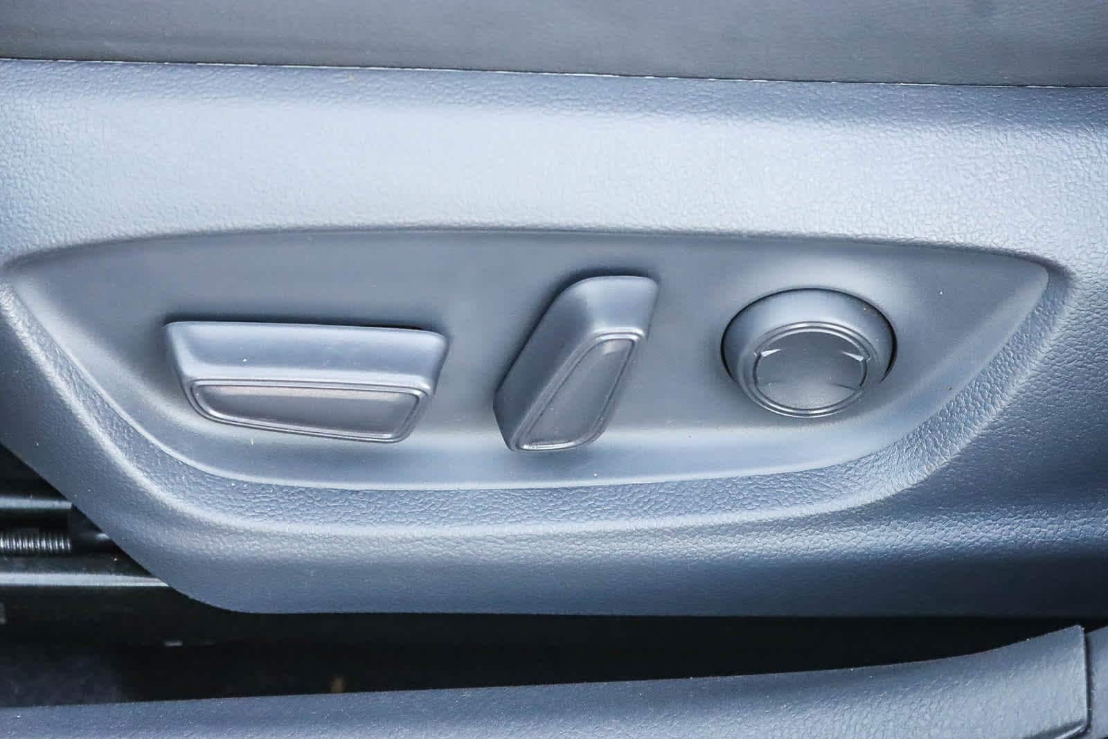 Thumbnail: 2019 Toyota Camry - 20