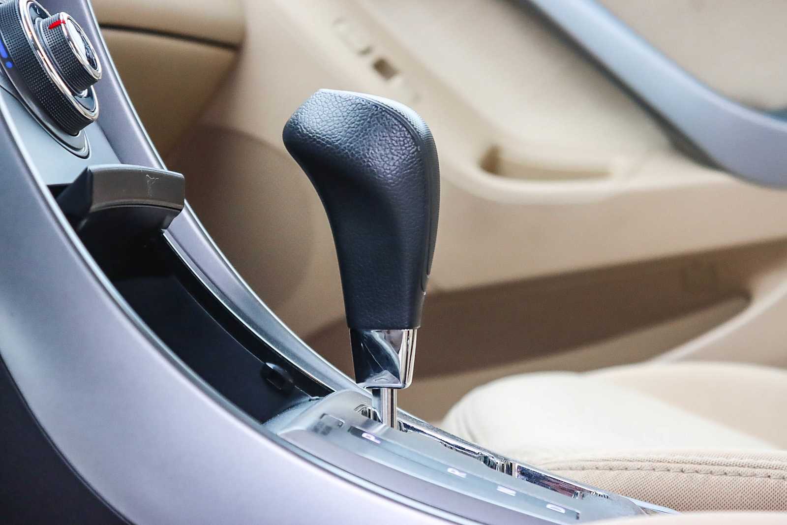 Thumbnail: 2013 Hyundai Elantra - 21