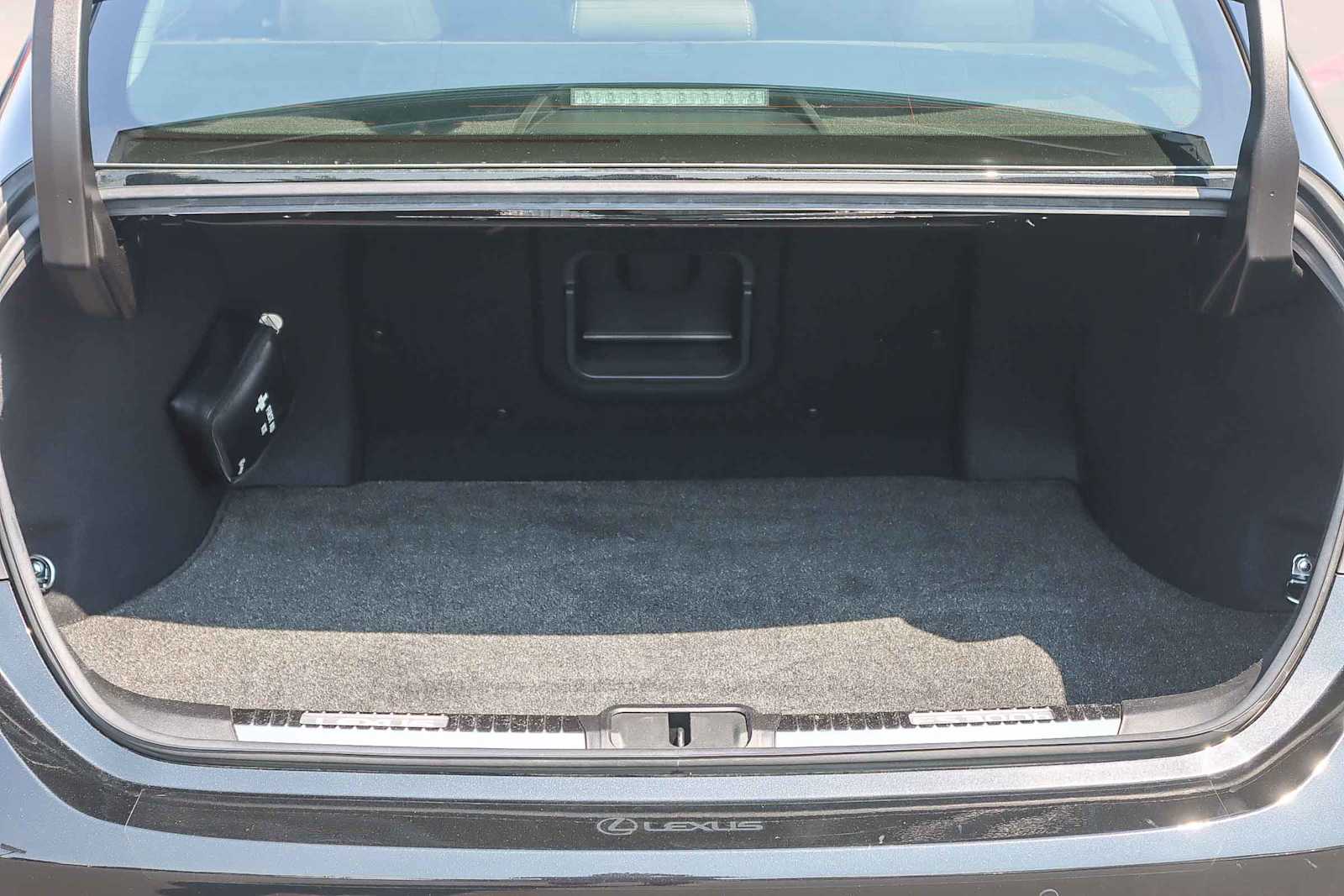 Thumbnail: 2019 Lexus ES - 26
