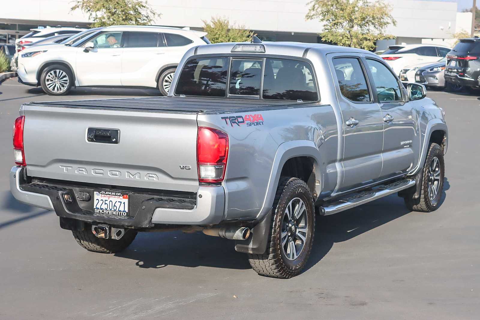 Thumbnail: 2016 Toyota Tacoma - 4