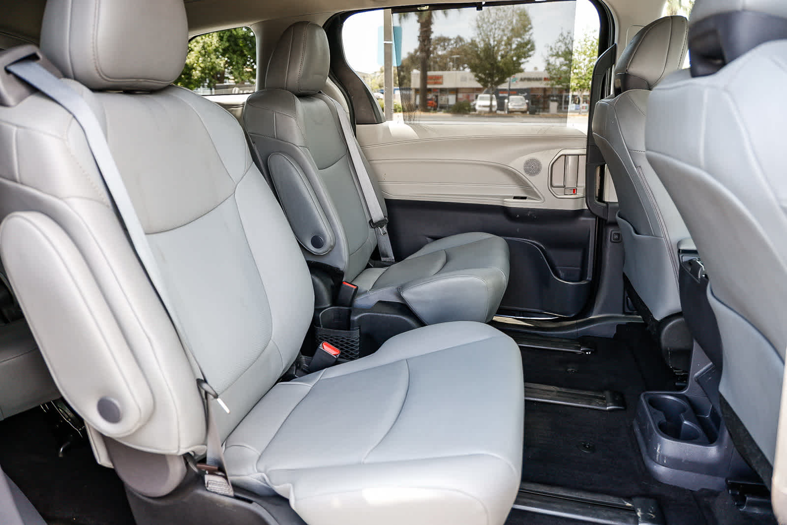 Thumbnail: 2023 Toyota Sienna - 27