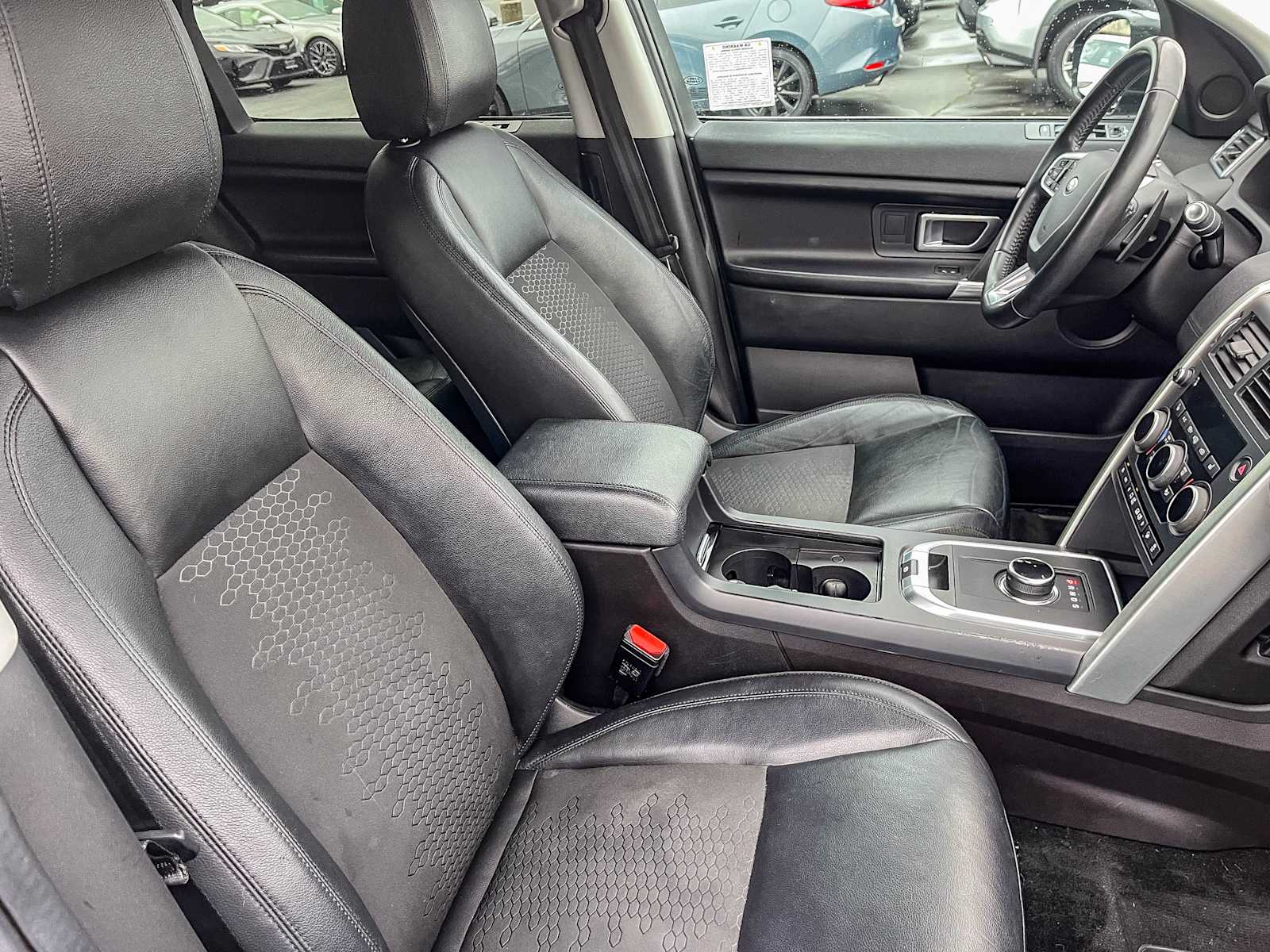 Thumbnail: 2017 Land Rover Discovery Sport - 15