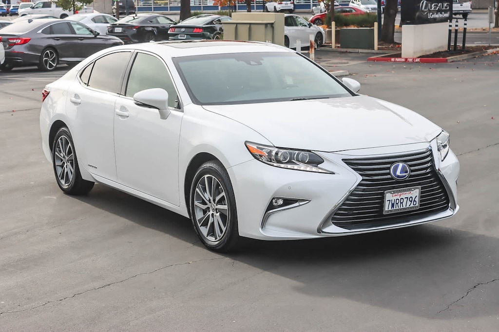 Used 2017 Lexus ES 300h Sedan