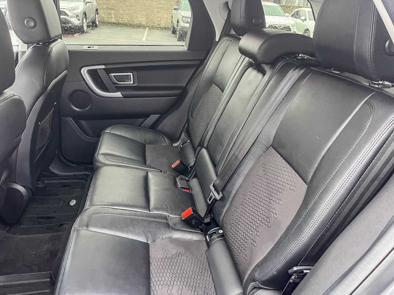 Thumbnail: 2017 Land Rover Discovery Sport - 17