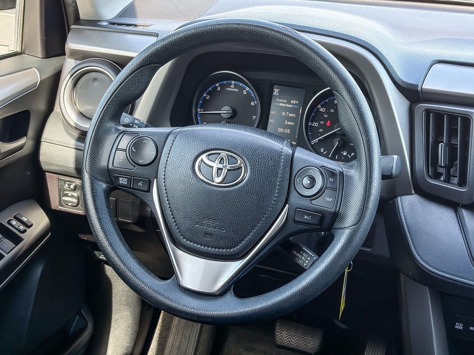 Thumbnail: 2017 Toyota RAV4 - 14