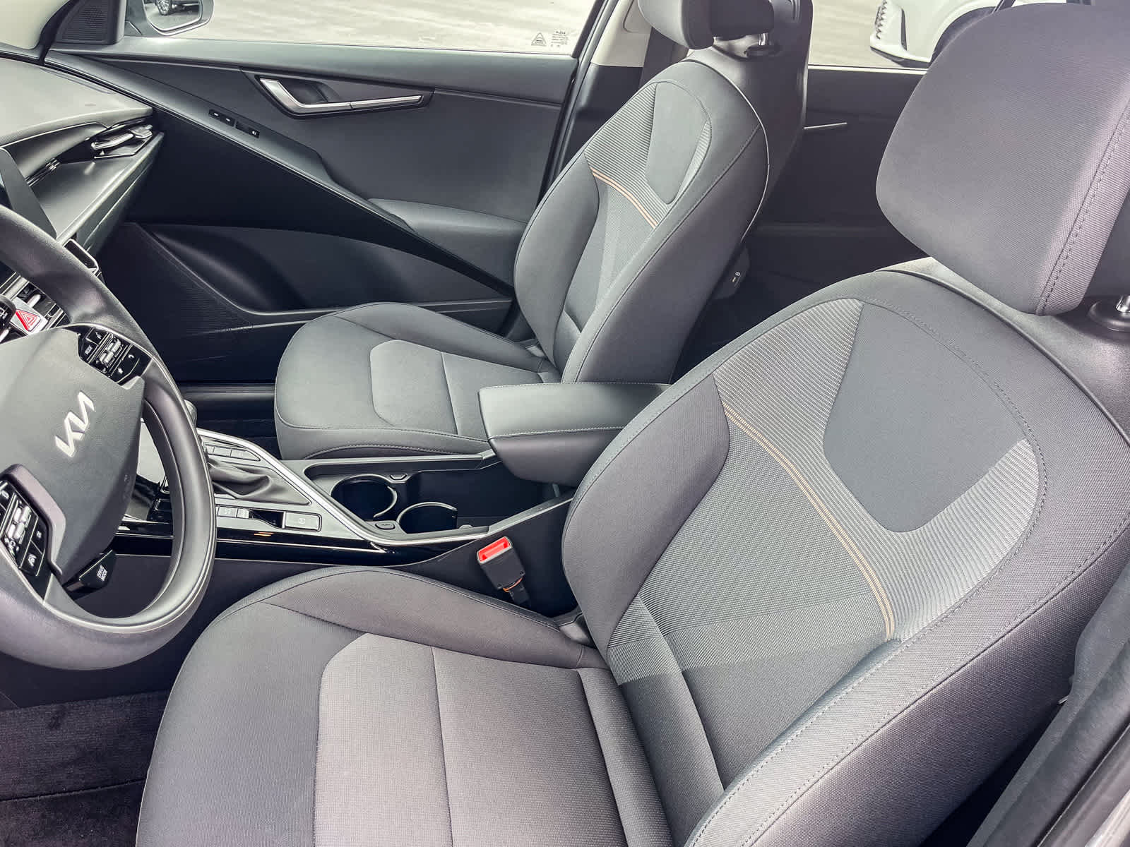 Thumbnail: 2024 Kia Niro - 16