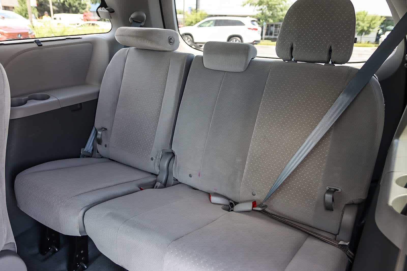 Thumbnail: 2020 Toyota Sienna - 28