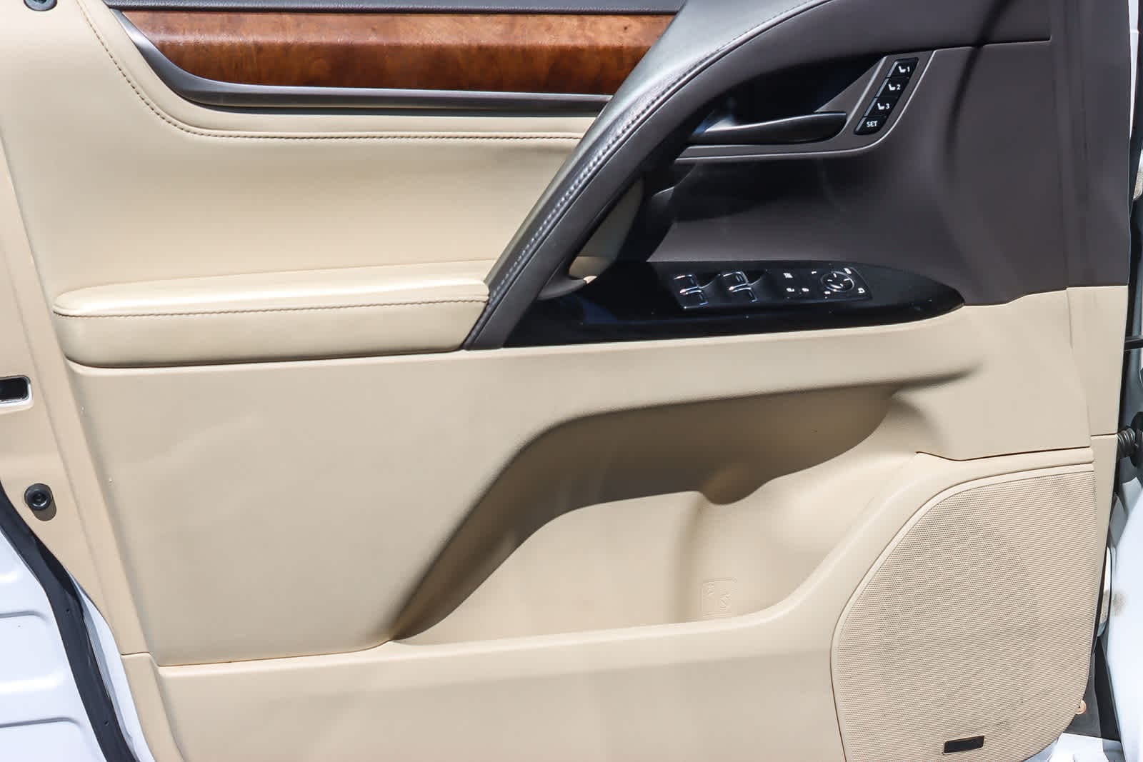 Thumbnail: 2016 Lexus LX - 20