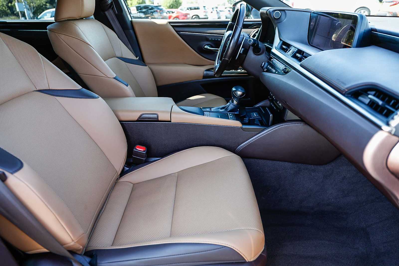 Thumbnail: 2019 Lexus ES - 24