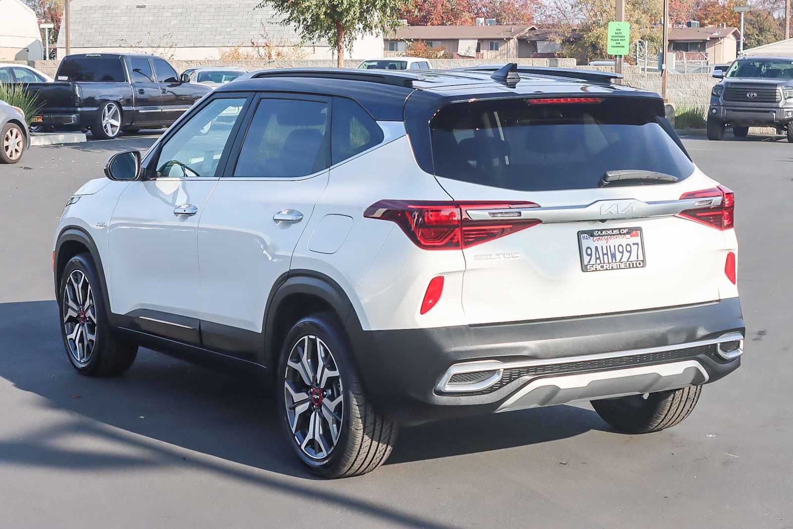 2022 Kia Seltos SX photo 2