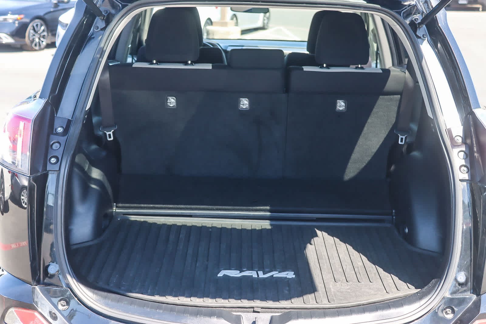 Thumbnail: 2017 Toyota RAV4 - 26