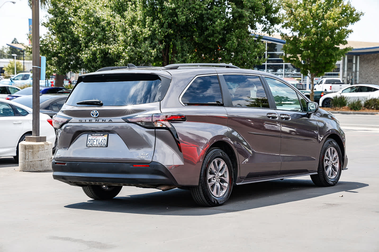 Thumbnail: 2023 Toyota Sienna - 4