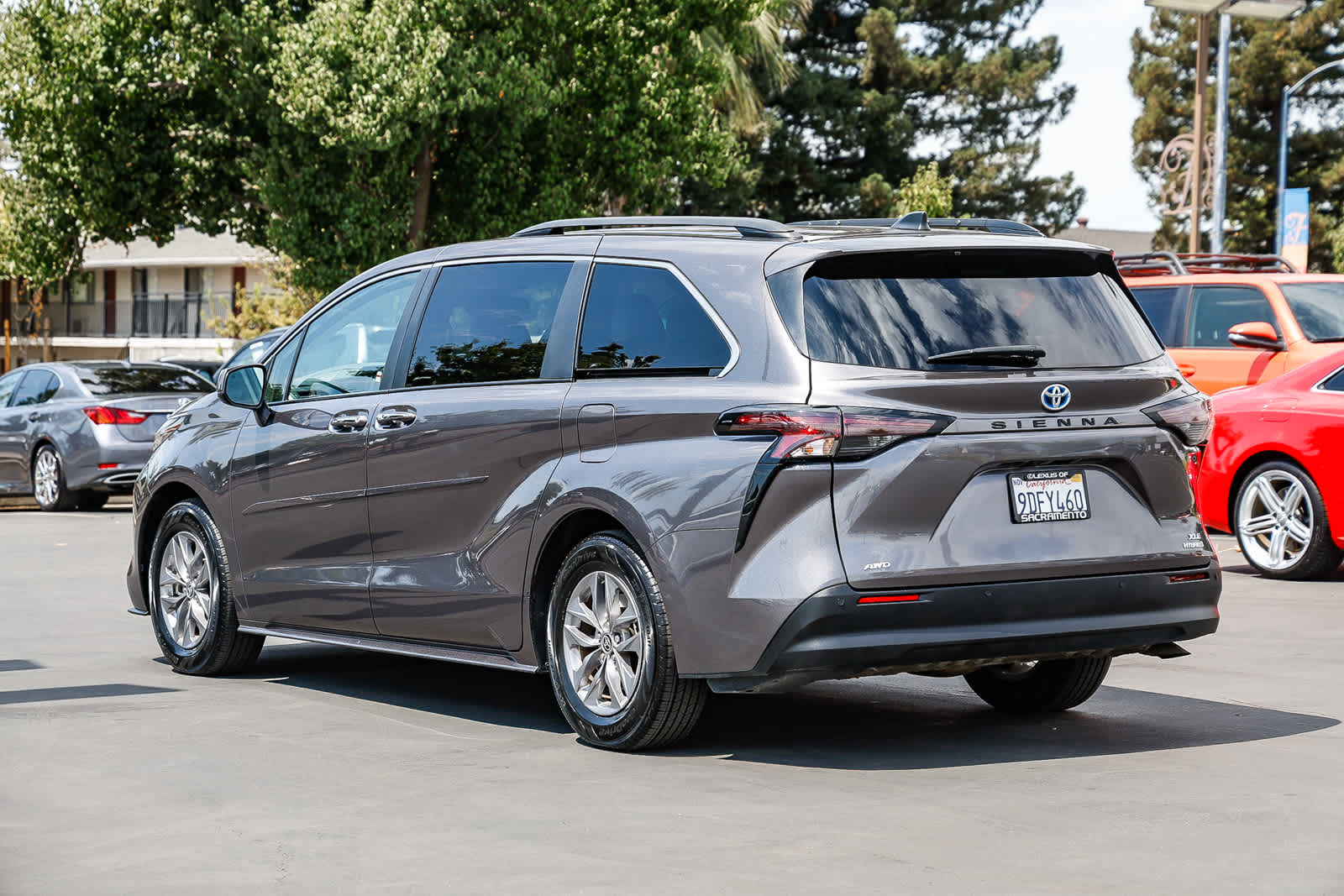Thumbnail: 2023 Toyota Sienna - 2