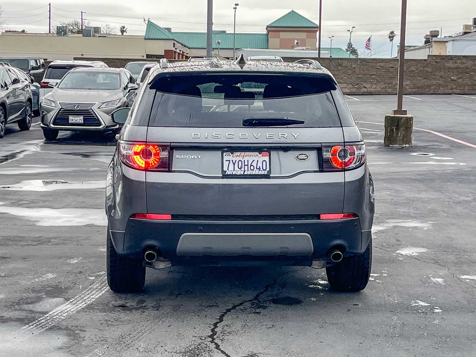 Thumbnail: 2017 Land Rover Discovery Sport - 3