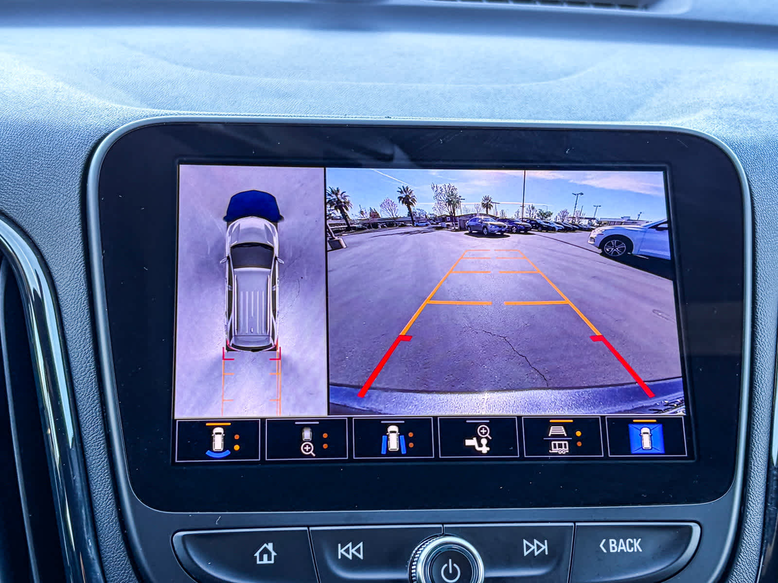 Thumbnail: 2022 Chevrolet Equinox - 23