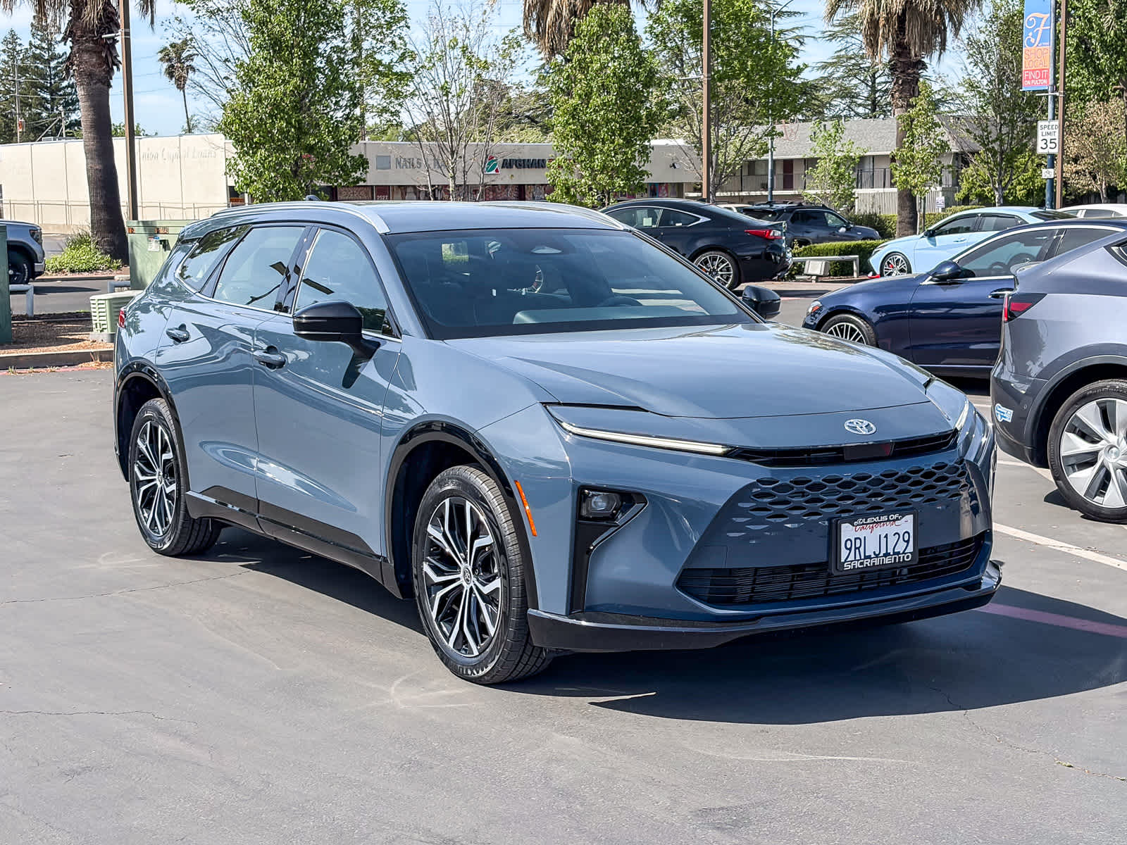 2025 Toyota Crown Signia XLE photo 4