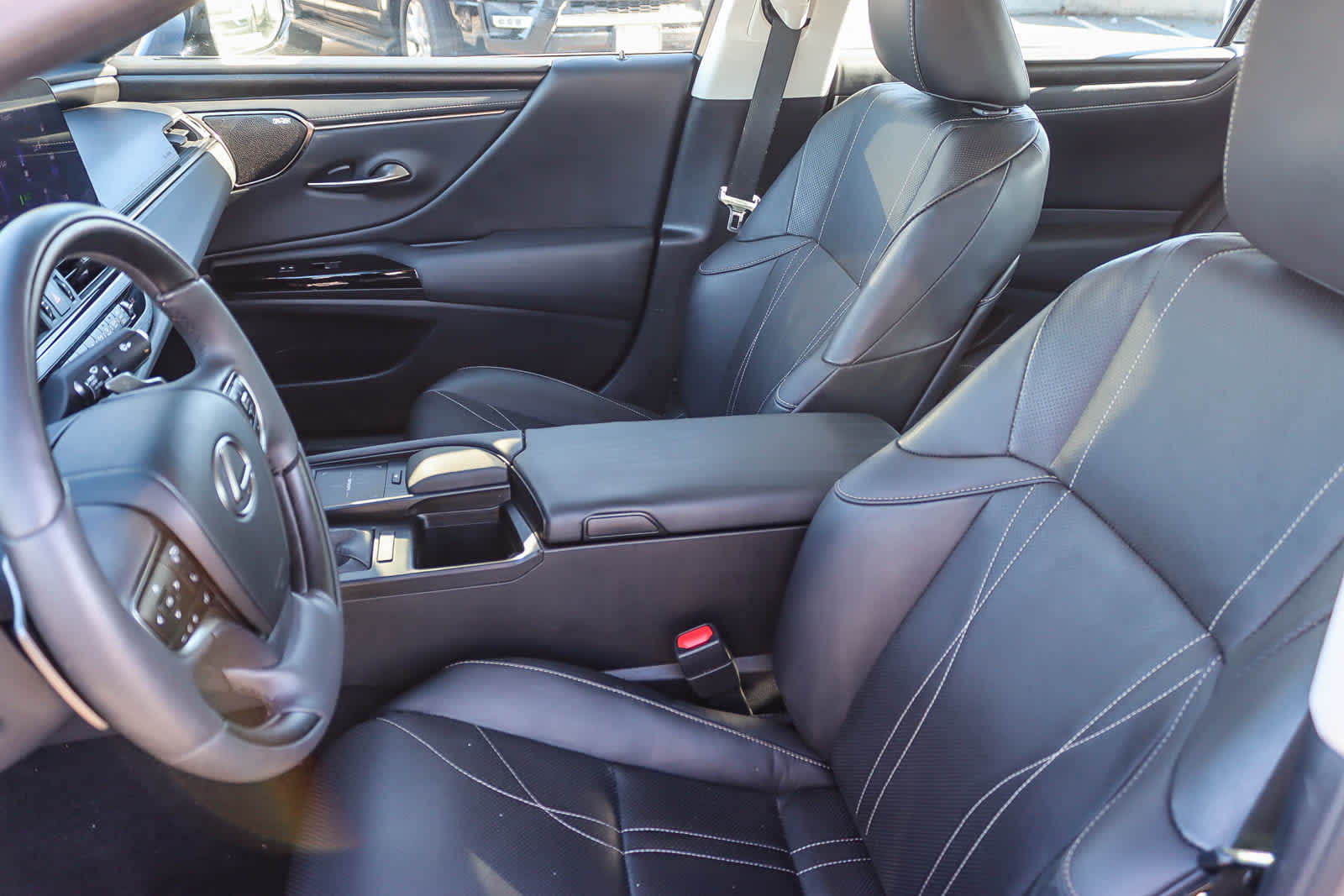 Thumbnail: 2022 Lexus ES - 16