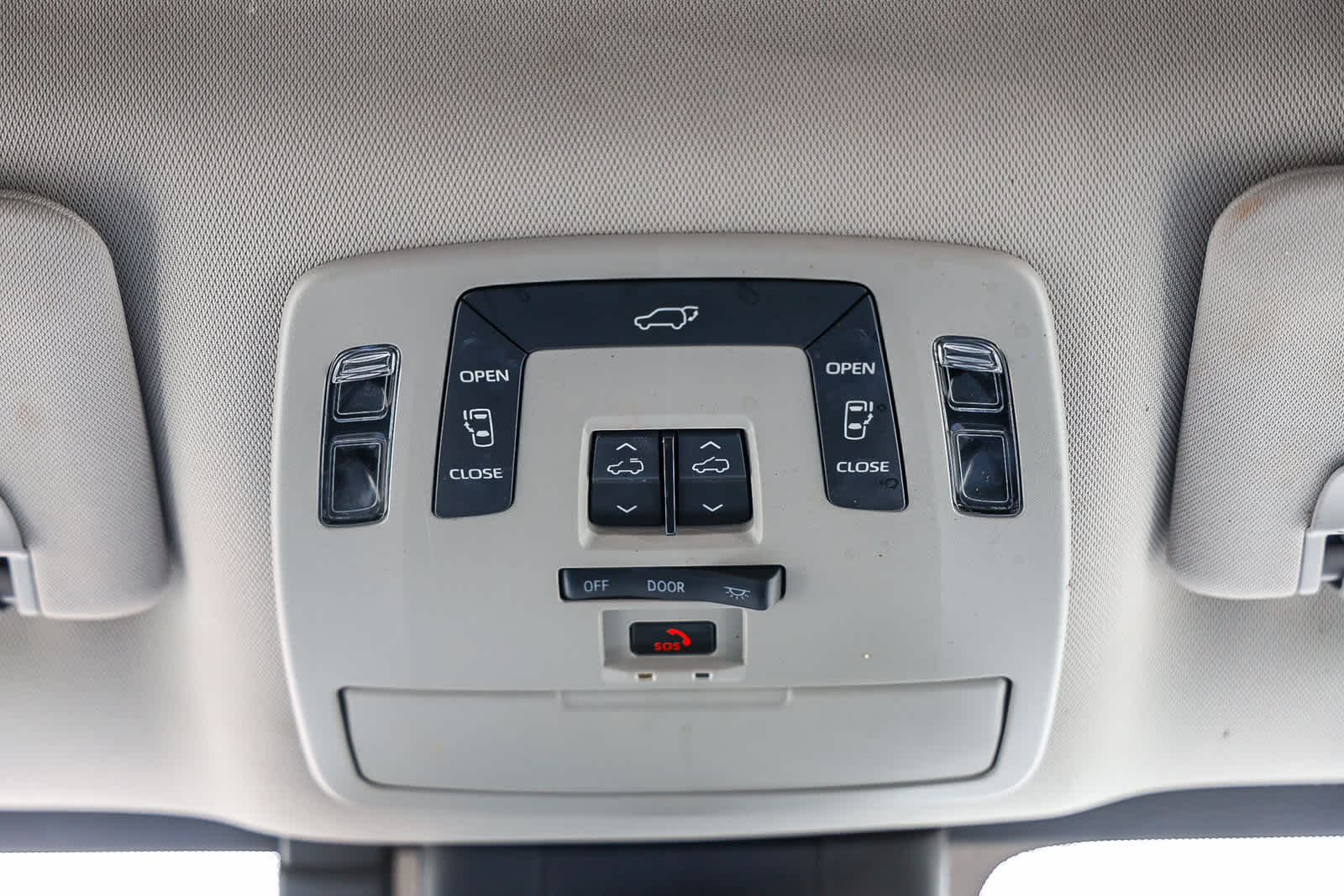 Thumbnail: 2023 Toyota Sienna - 24
