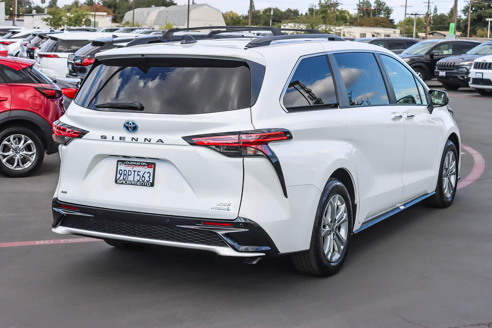 Thumbnail: 2022 Toyota Sienna - 4