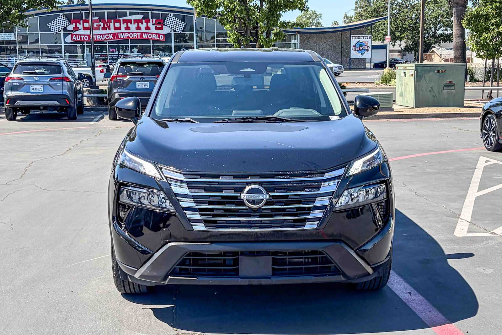 2024 Nissan Rogue SV photo 5