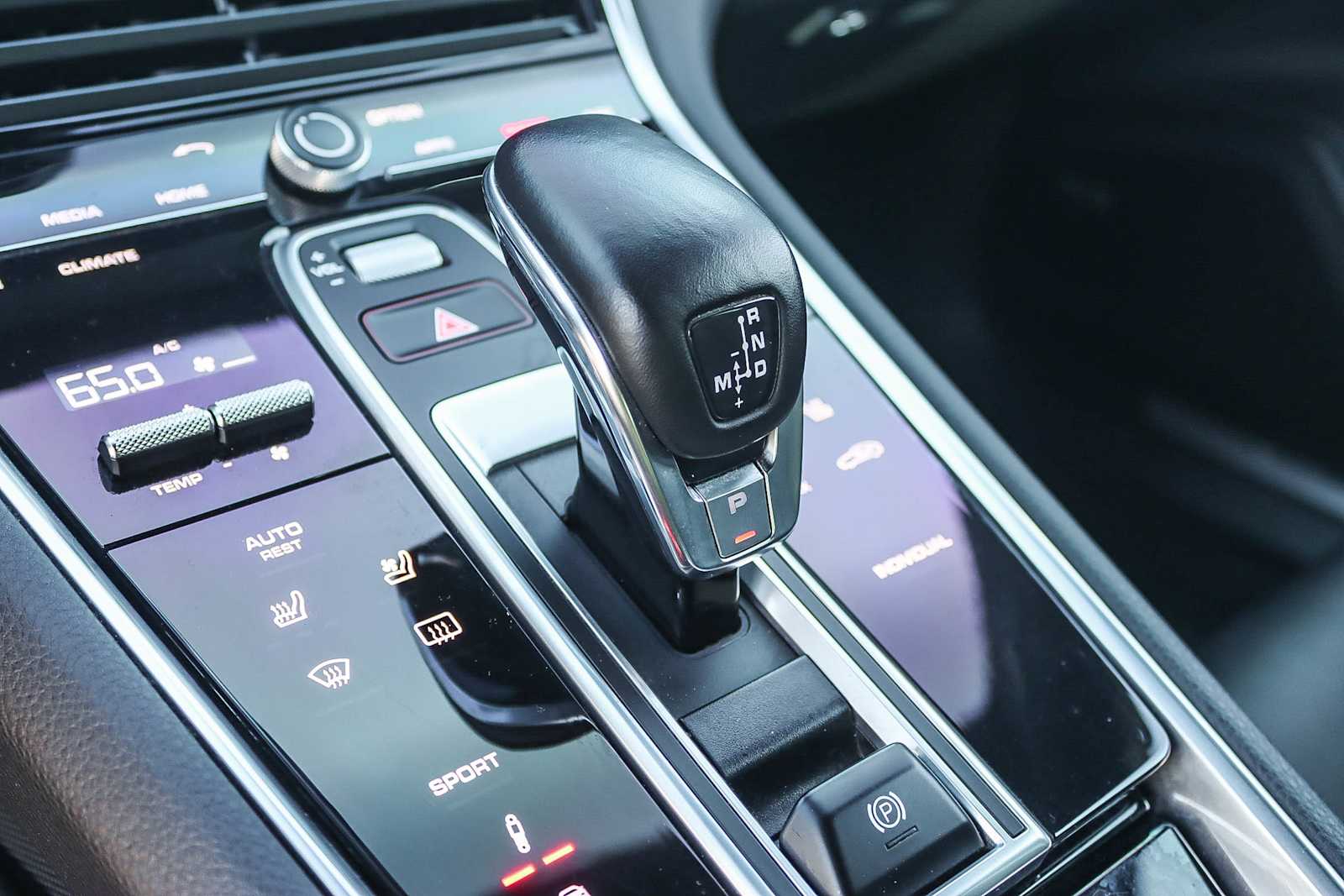 Thumbnail: 2018 Porsche Panamera - 19