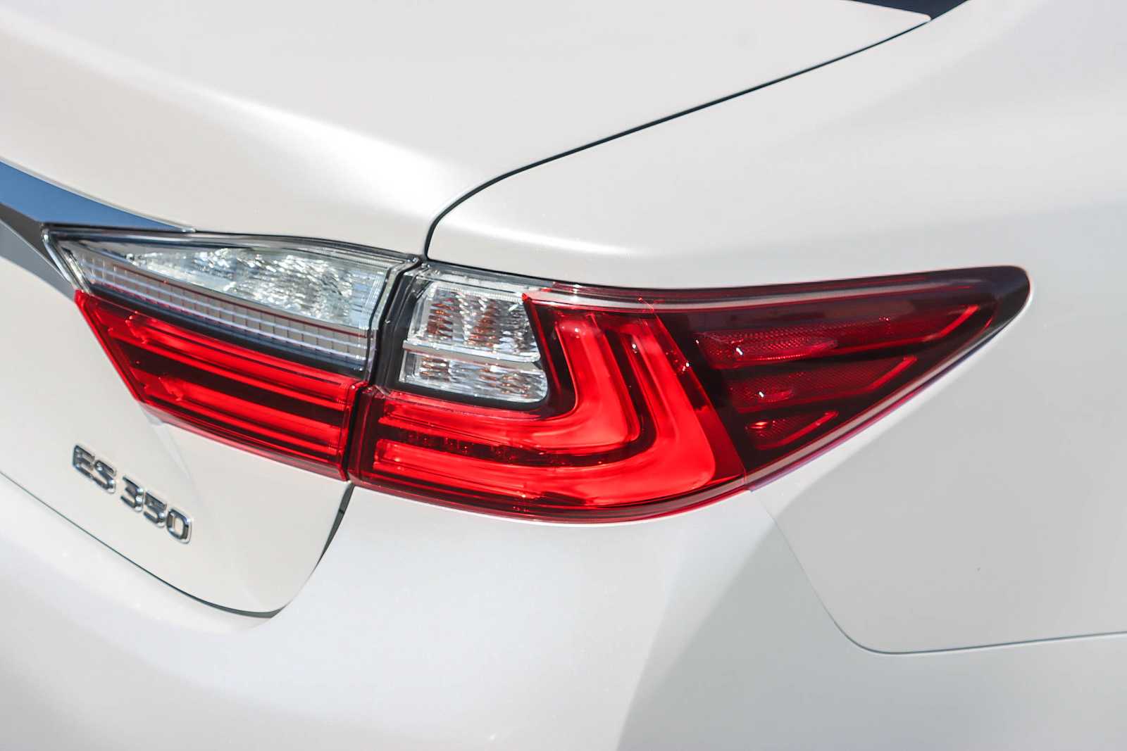 Thumbnail: 2017 Lexus ES - 8