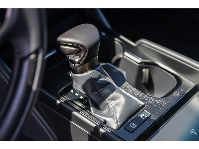 Thumbnail: 2025 Lexus ES - 22