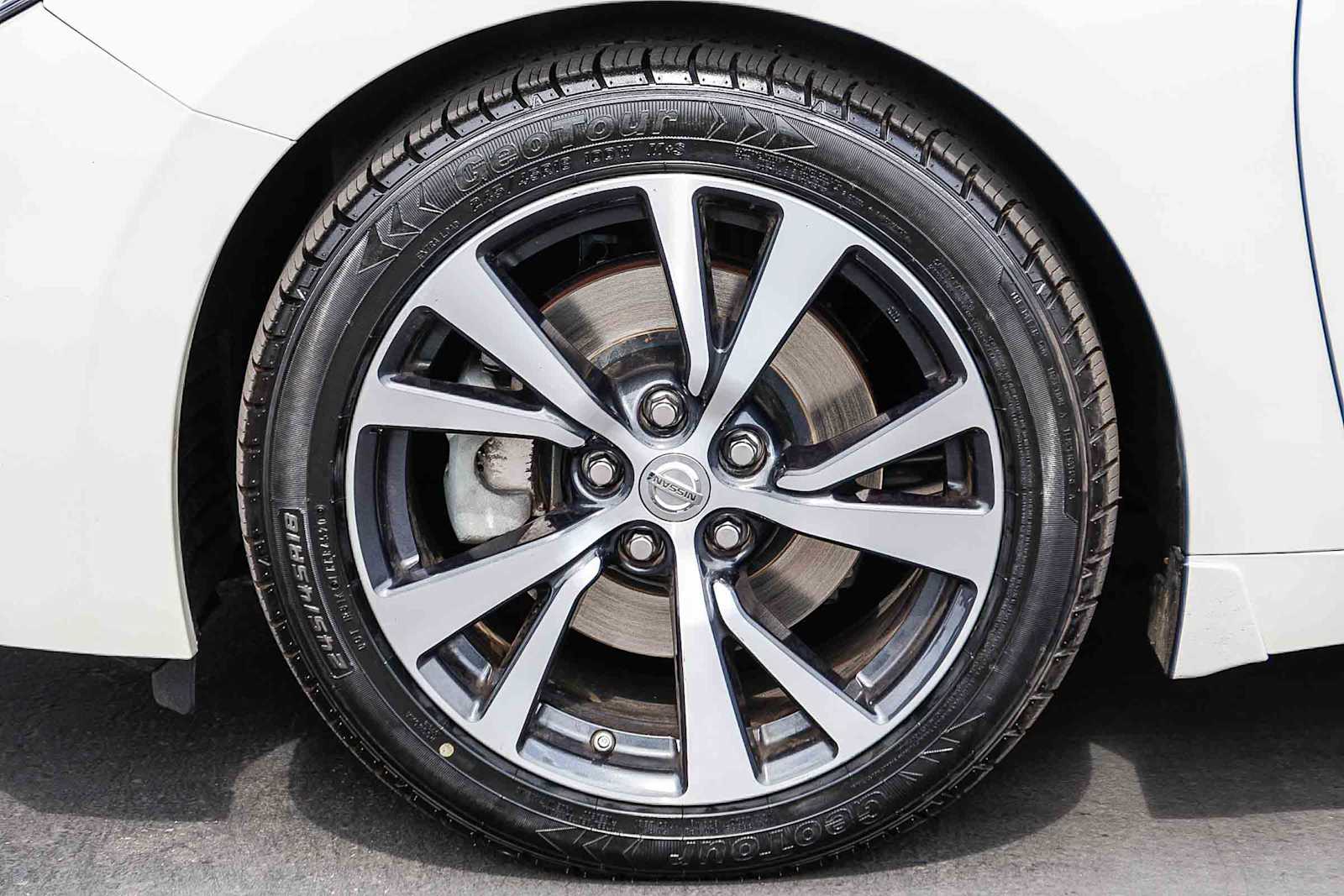 Thumbnail: 2017 Nissan Maxima - 9