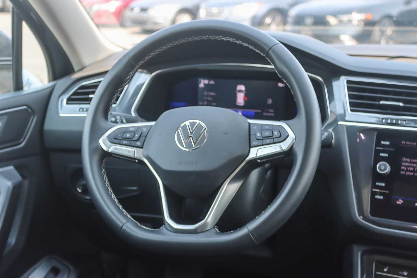 Thumbnail: 2022 Volkswagen Tiguan - 14