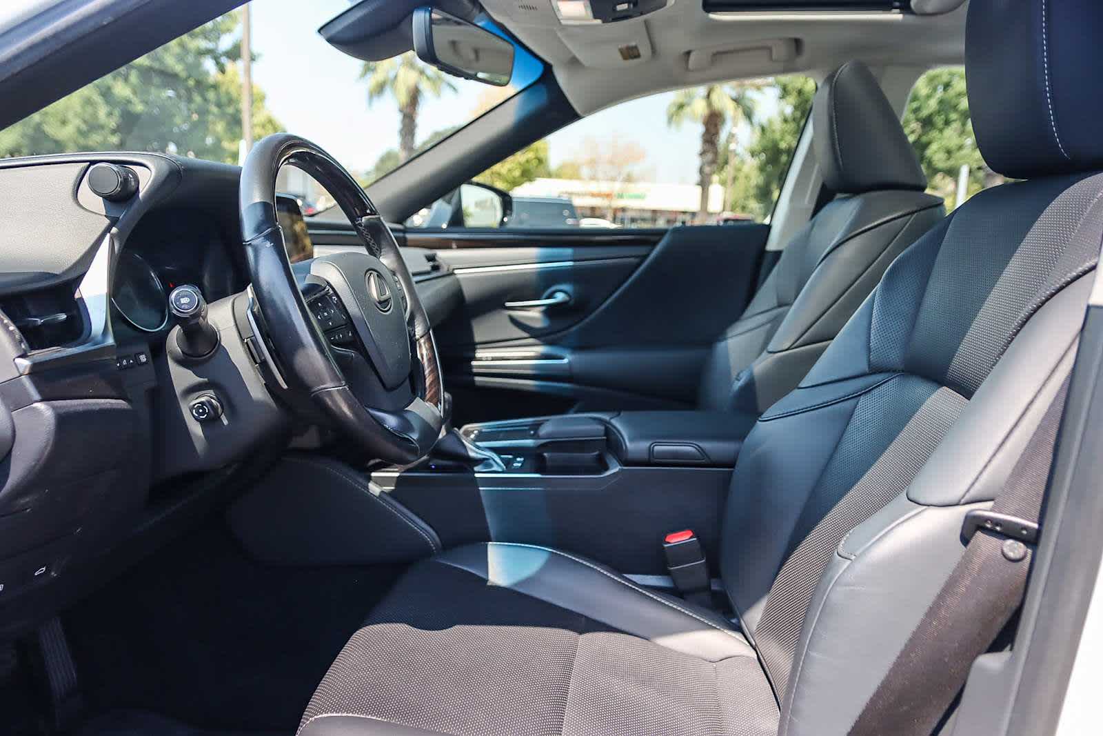 Thumbnail: 2019 Lexus ES - 30