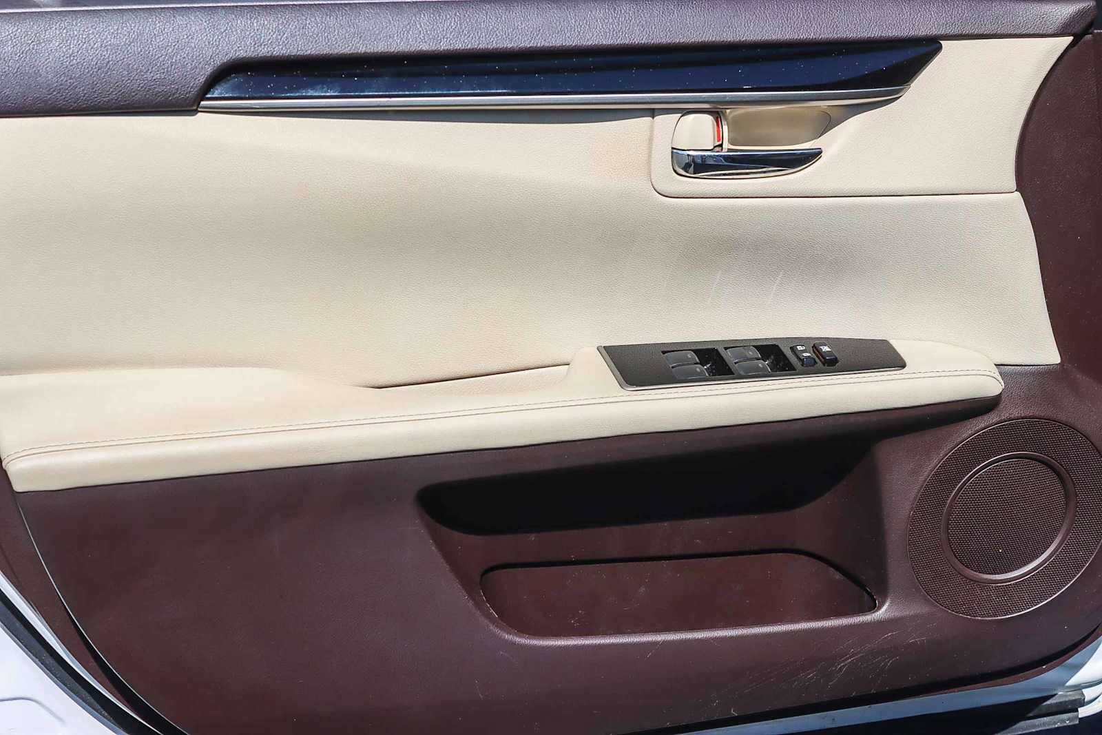 Thumbnail: 2017 Lexus ES - 20
