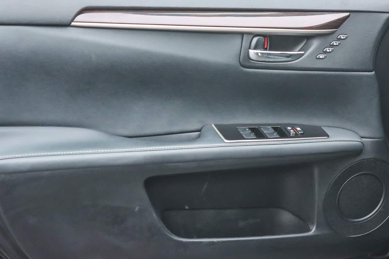 Thumbnail: 2017 Lexus ES - 20