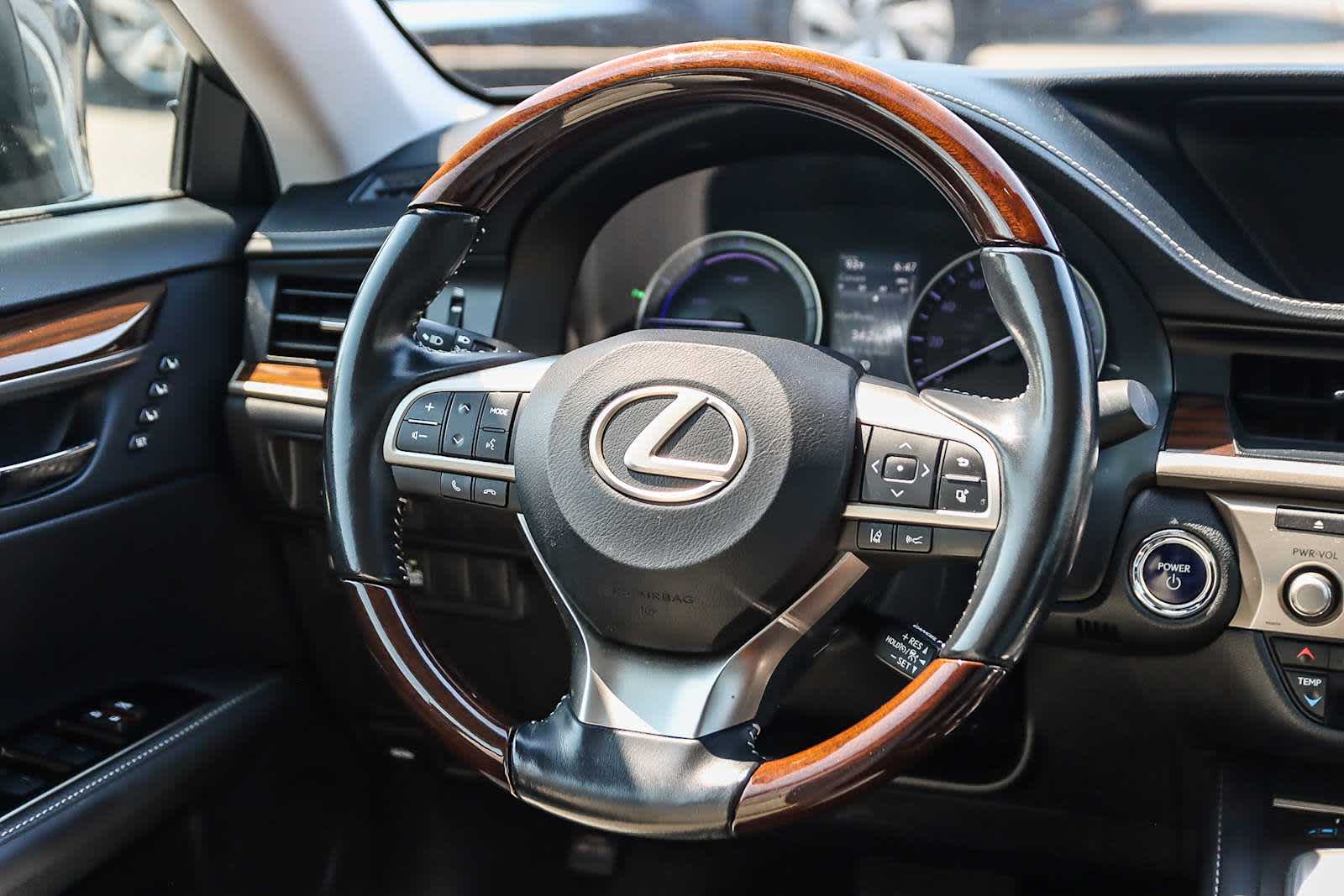 Thumbnail: 2017 Lexus ES - 23