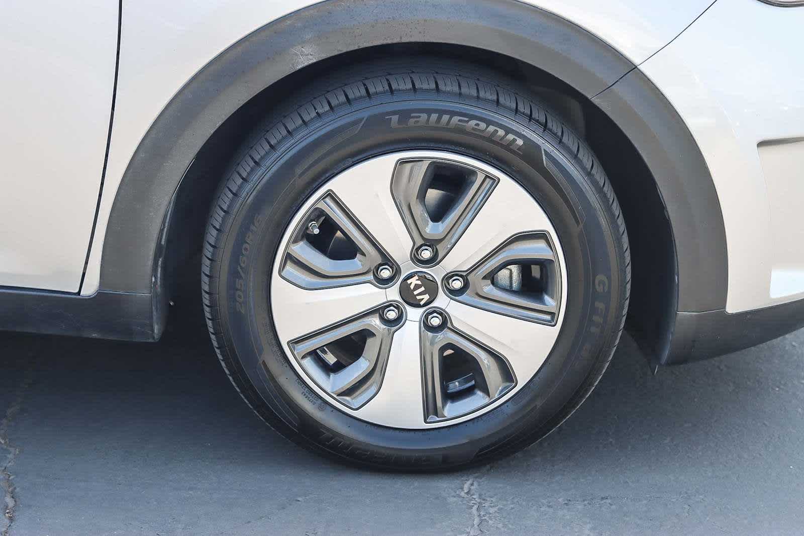 Thumbnail: 2019 Kia Niro - 16