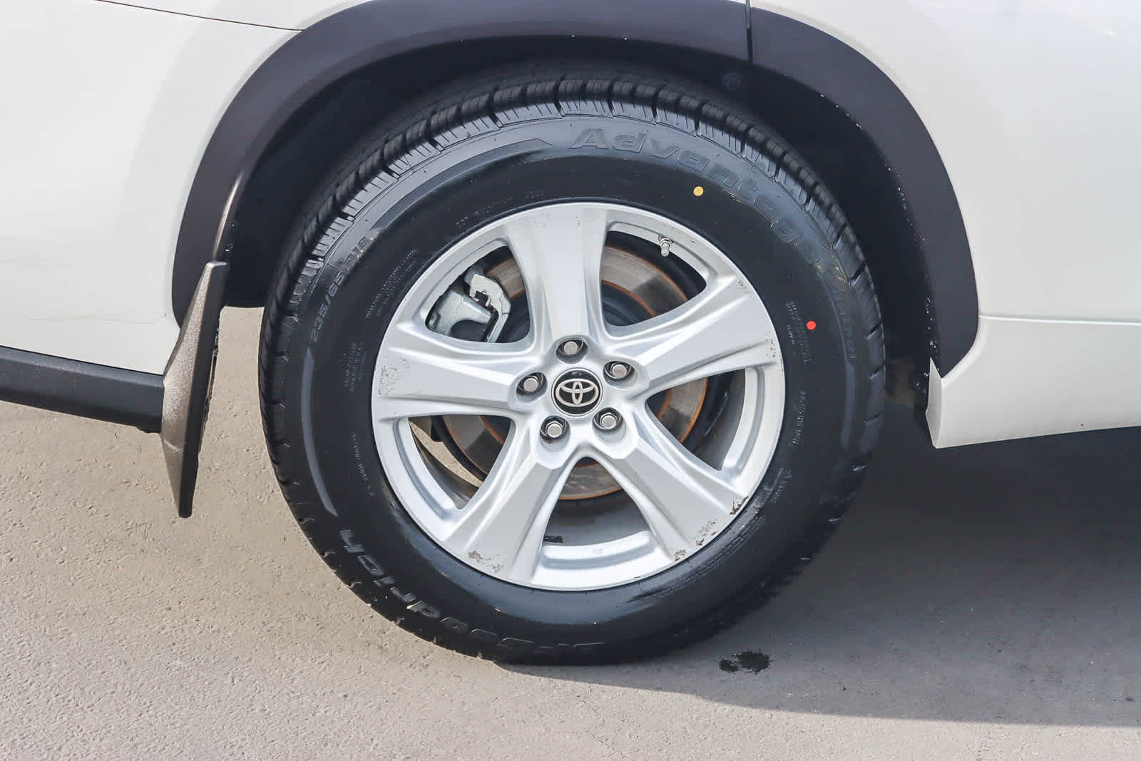 Thumbnail: 2020 Toyota Highlander - 10