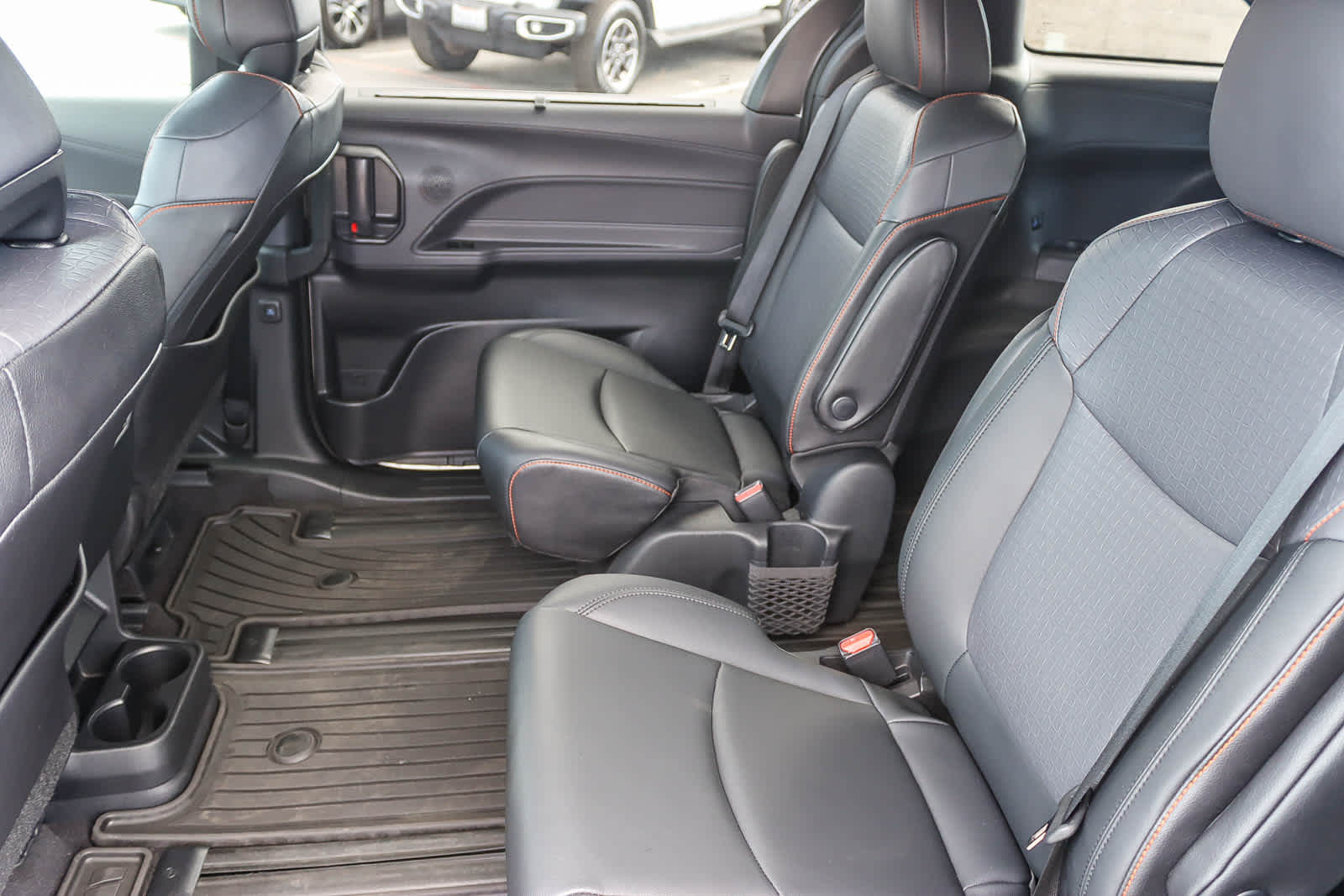 Thumbnail: 2022 Toyota Sienna - 18