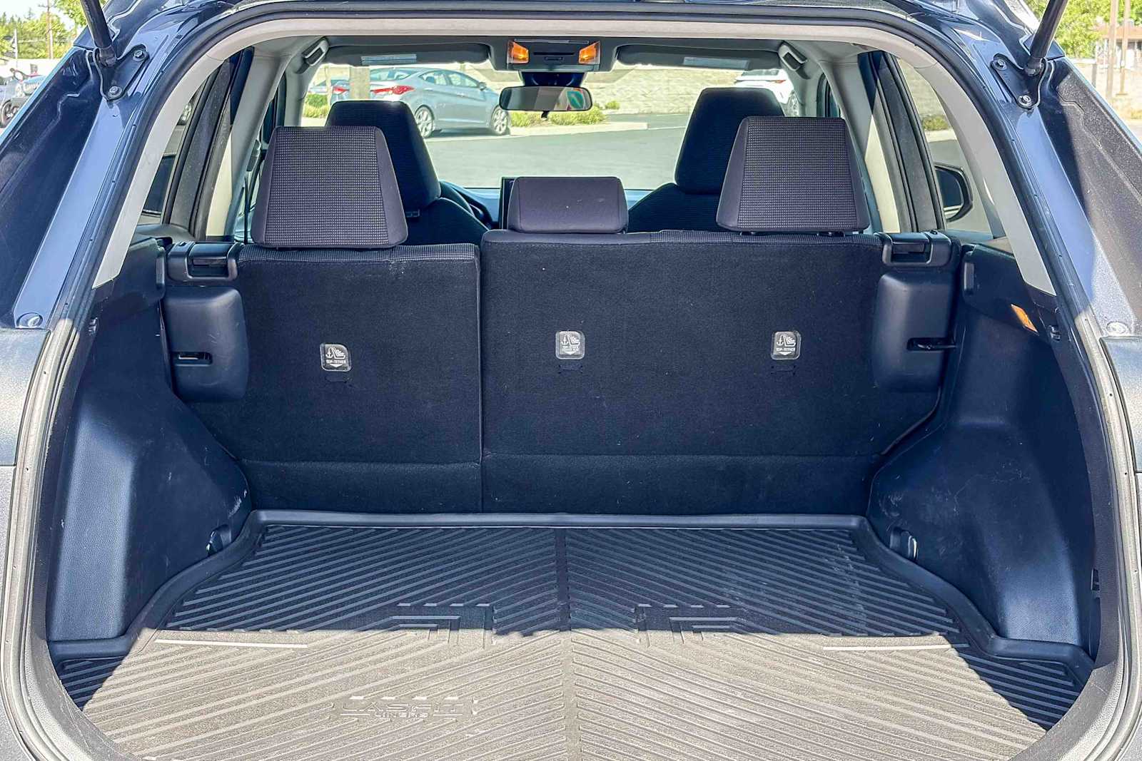 Thumbnail: 2019 Toyota RAV4 - 25