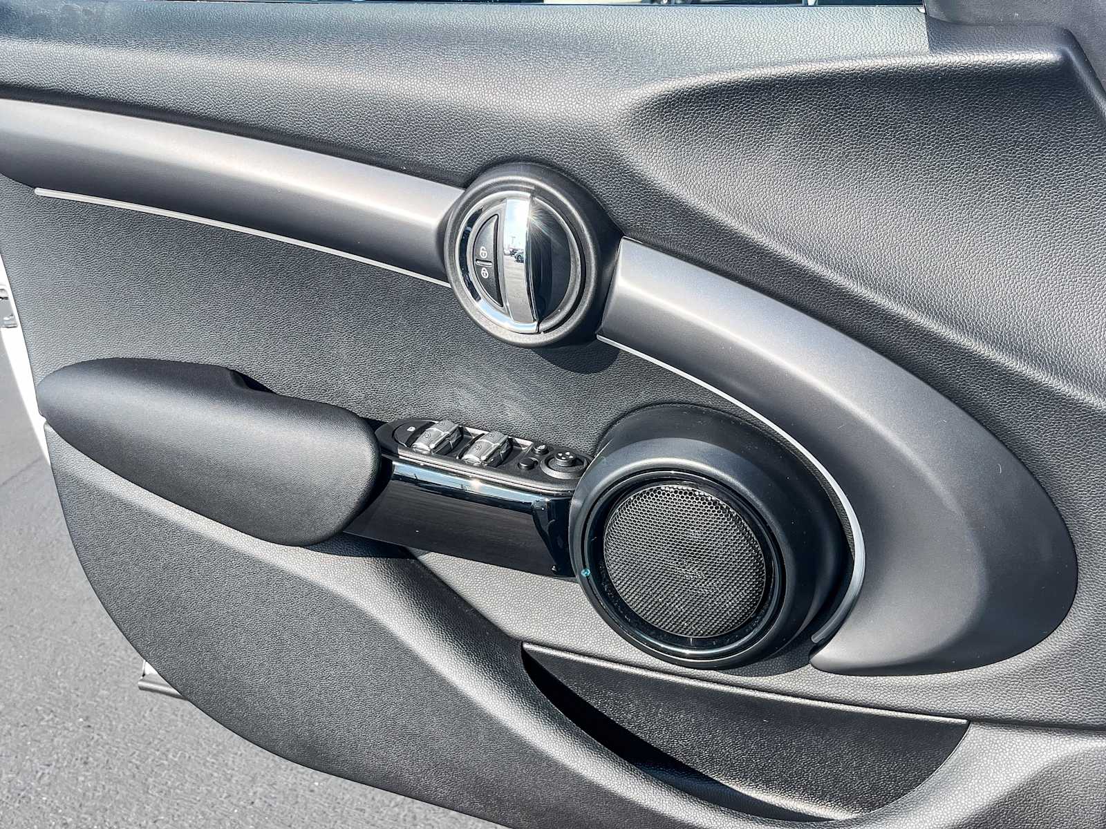 Thumbnail: 2023 MINI Cooper Hardtop - 19