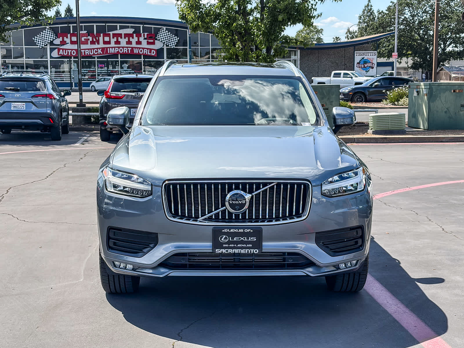 2020 Volvo XC90 T6 Momentum 7 Passenger photo 5