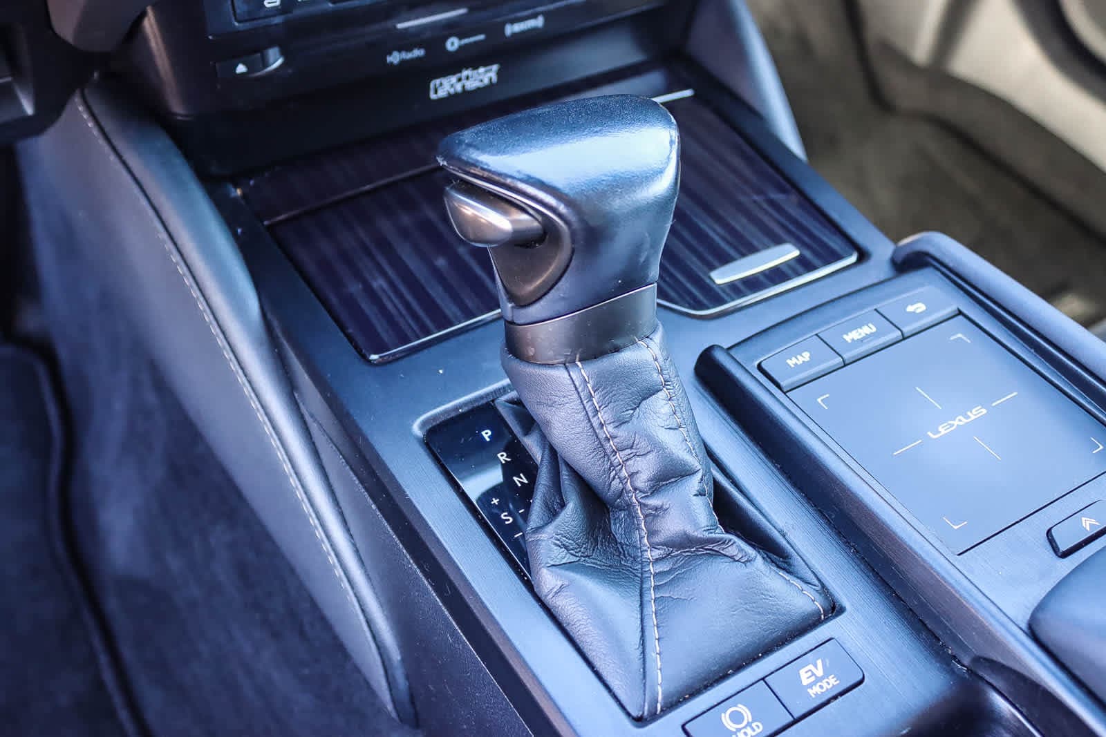 Thumbnail: 2021 Lexus ES - 19