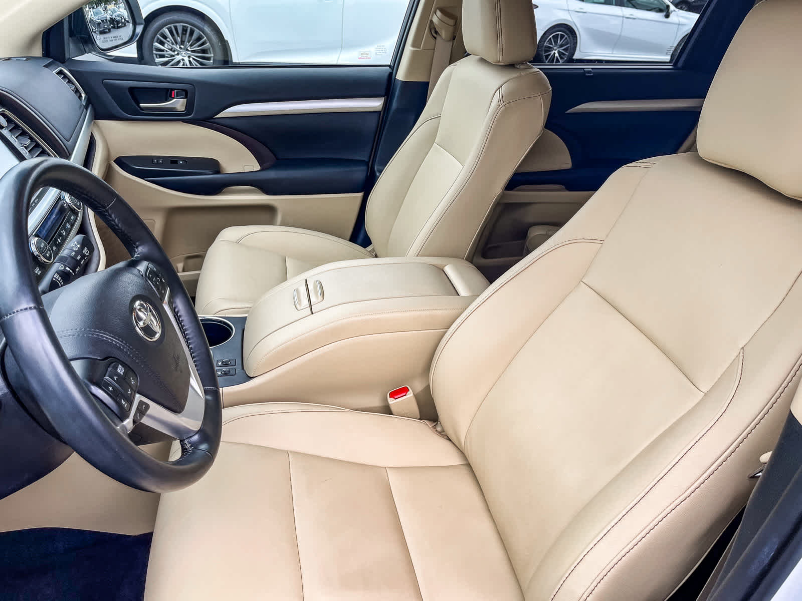 Thumbnail: 2019 Toyota Highlander - 17