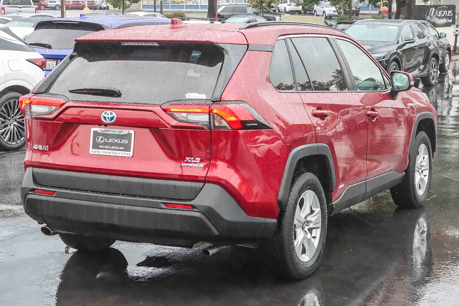 2021 Toyota RAV4 Hybrid XLE photo 2
