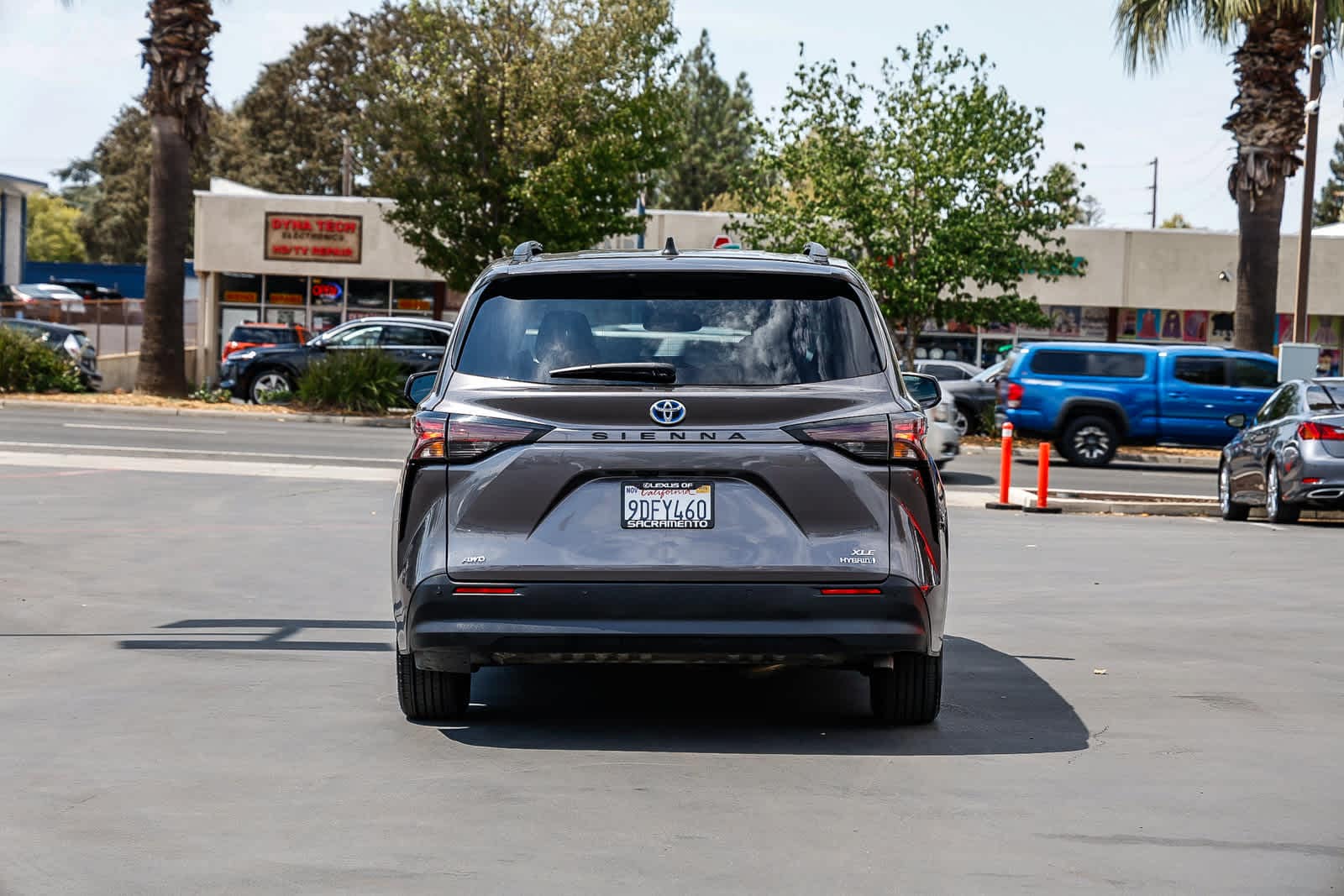 Thumbnail: 2023 Toyota Sienna - 3