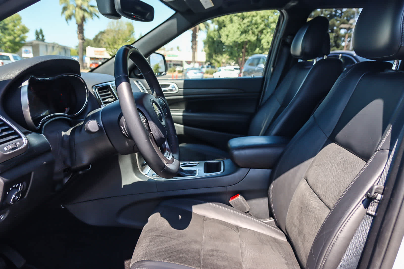 Thumbnail: 2019 Jeep Grand Cherokee - 16