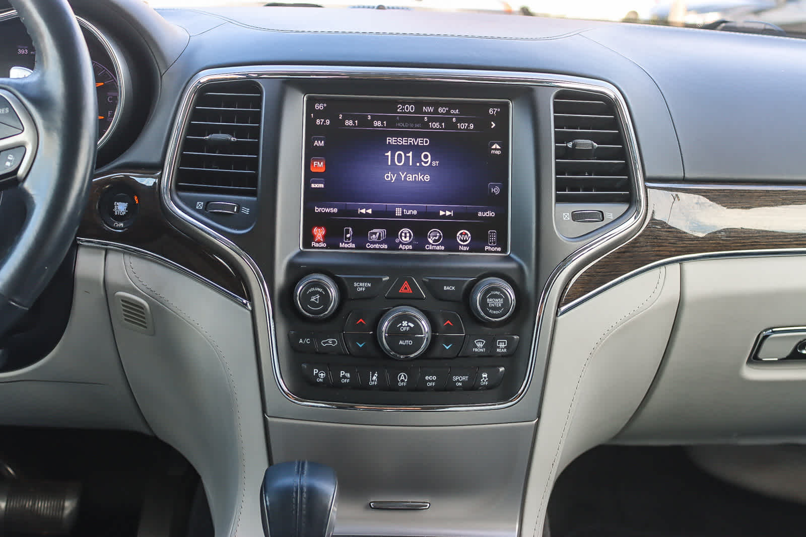 Thumbnail: 2017 Jeep Grand Cherokee - 12