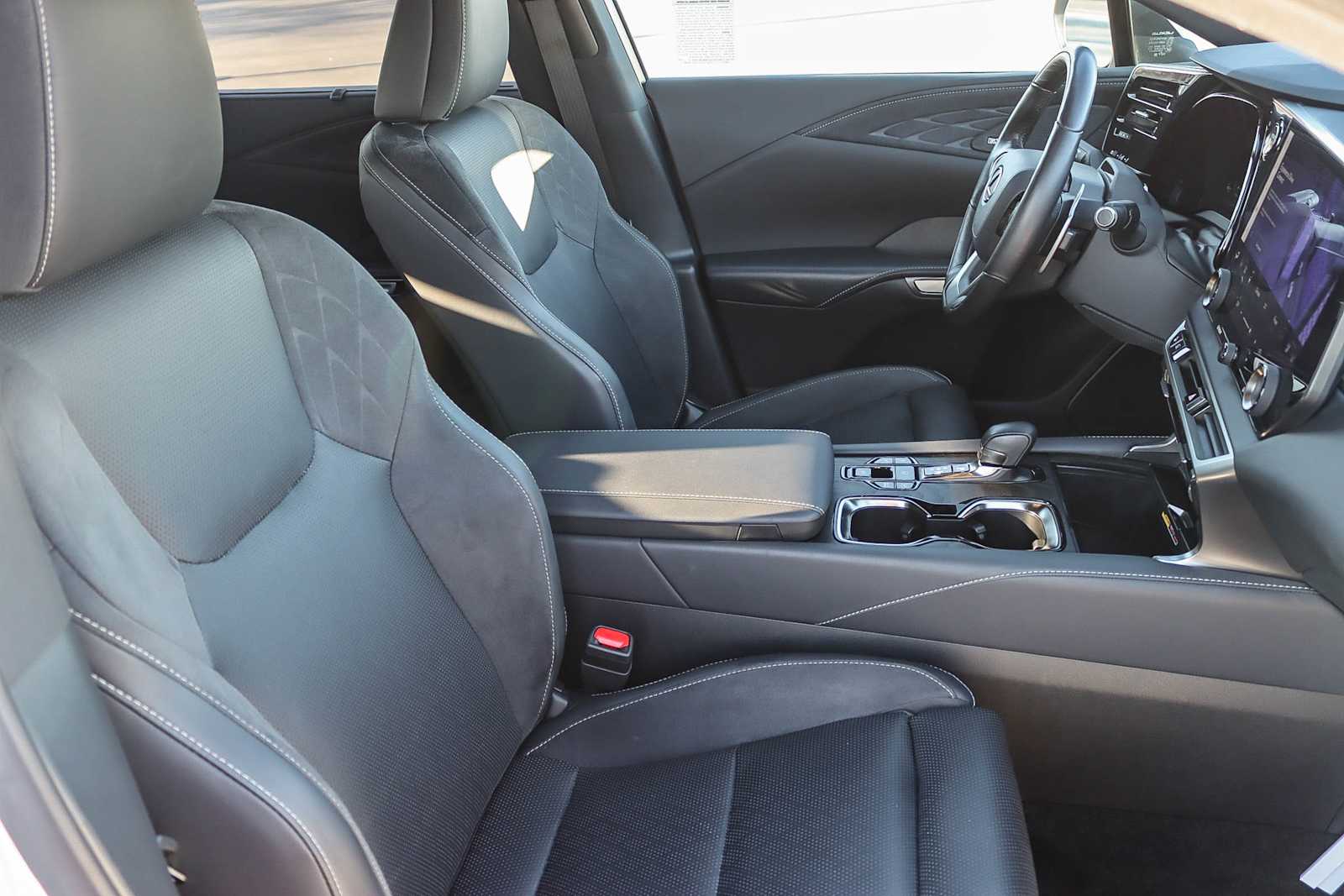 Thumbnail: 2025 Lexus RX - 15