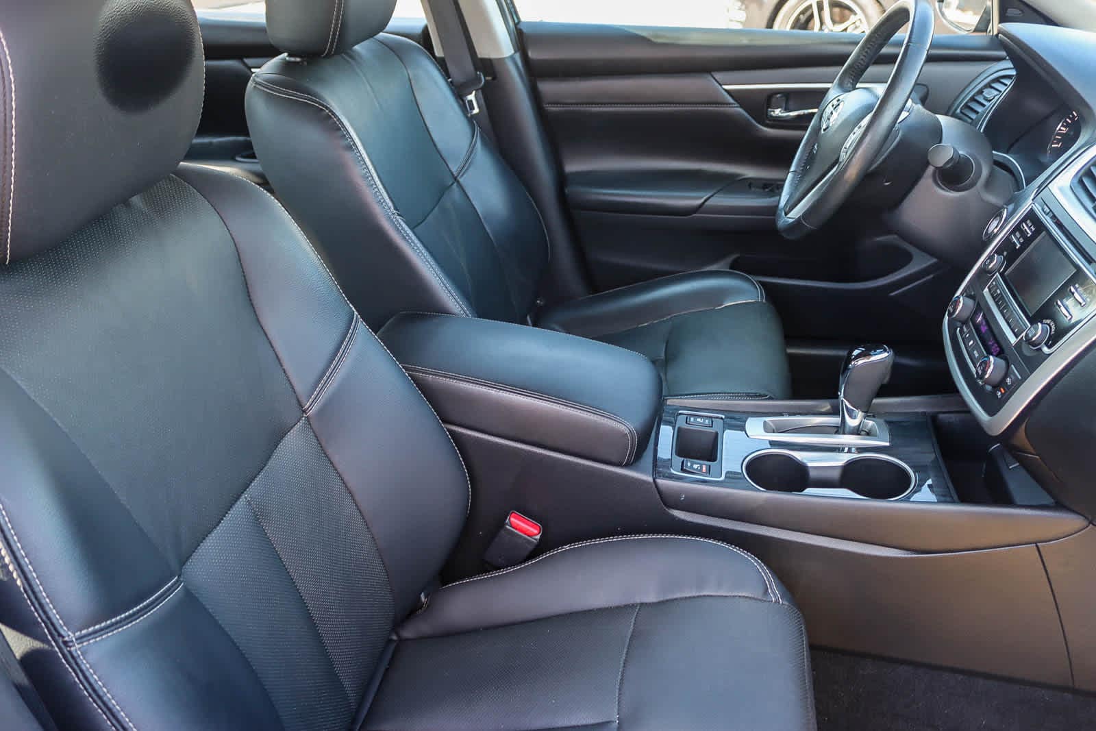 Thumbnail: 2016 Nissan Altima - 13