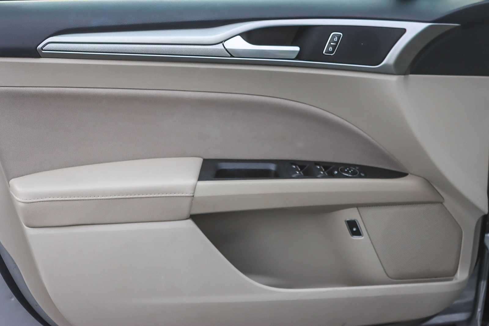 Thumbnail: 2020 Ford Fusion - 19